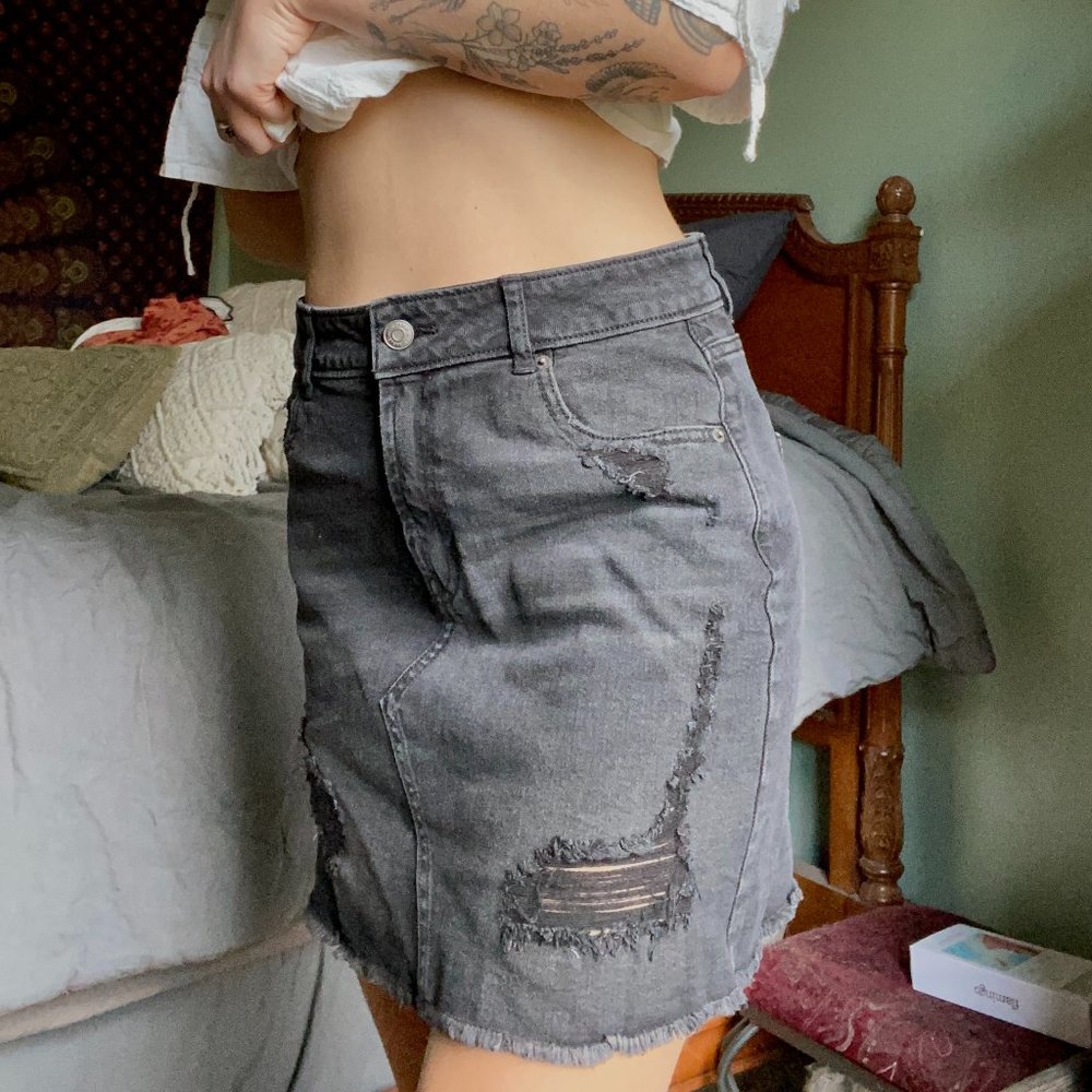 DARK WASH RIPPED DENIM MINI SKIRT